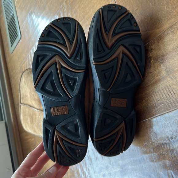 Tall UGG boots with rubber bottom - Picture 3 of 6